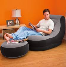 Sillon y reposapiés inflable INTEX